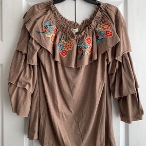 NWT Umgee Large on/off shoulder top with neck detail. Gorgeous